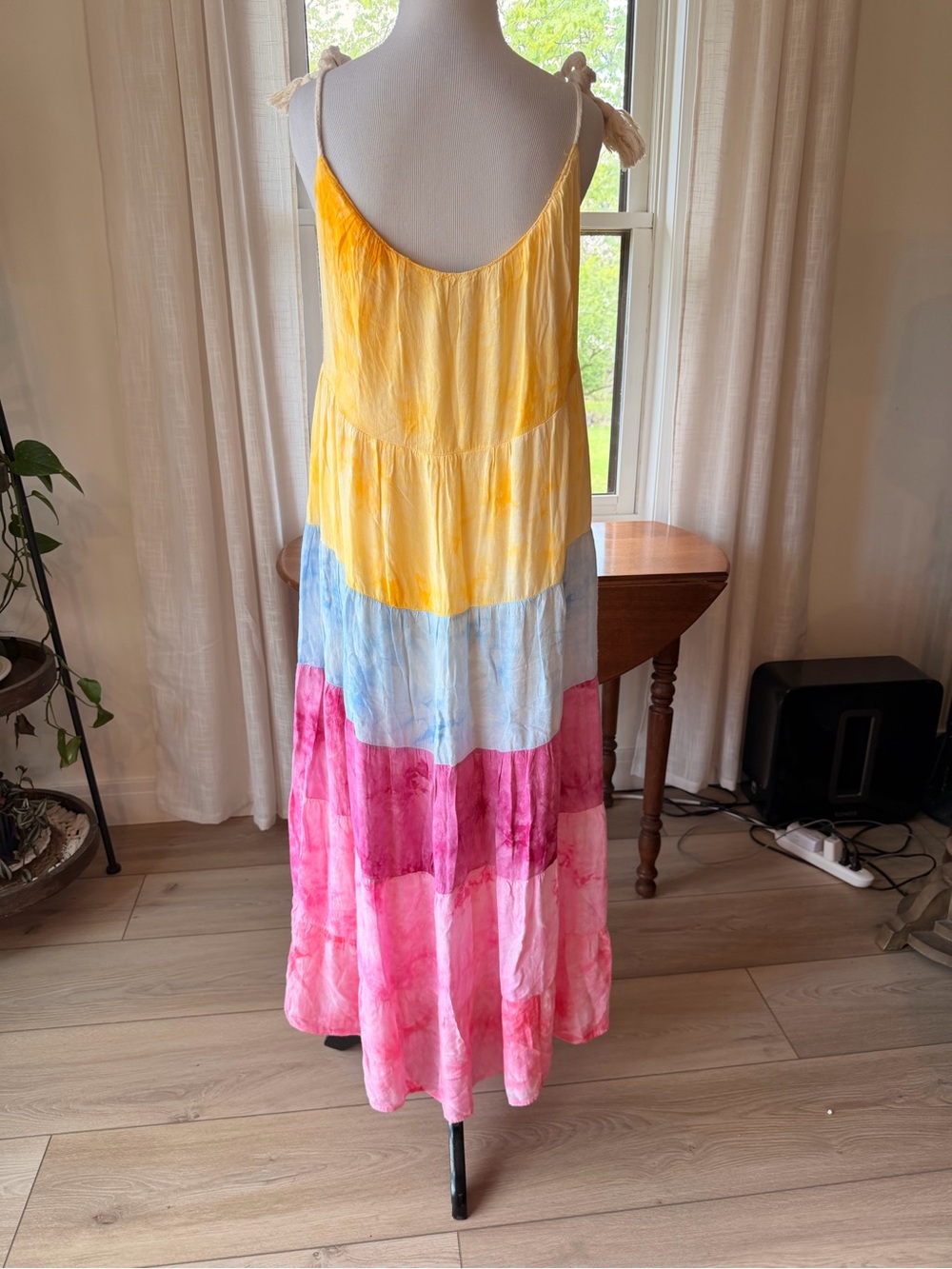 White Birch tie dye ombré Lightweight Dress. Should ties. Excellent condition. - Picture 4 of 5